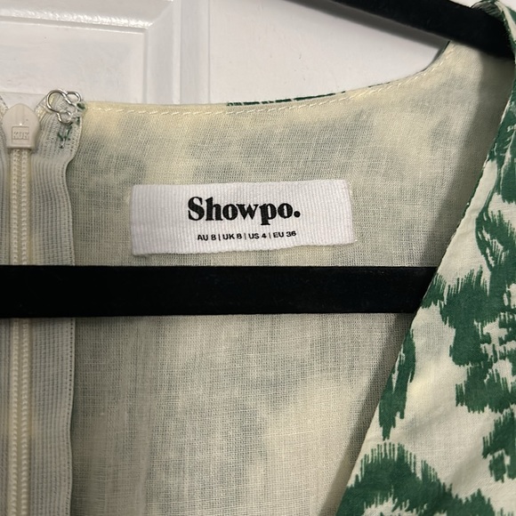 NELLI MIDI DRESS - SHORT SLEEVE CUT OUT DRESS IN GREEN SILHOUETTE - Picture 5 of 5